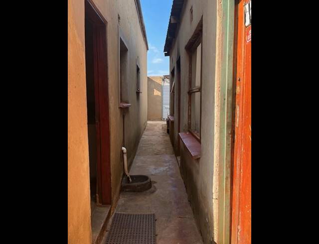 2 BEDROOM HOUSE FOR SALE IN ZONKIZIZWE